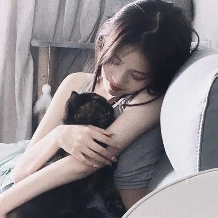 猩红诊所海报